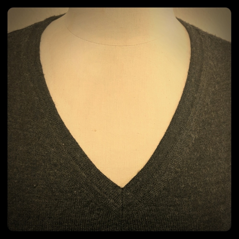 CK Classic V-neck dark grey 100 % Merino wool
